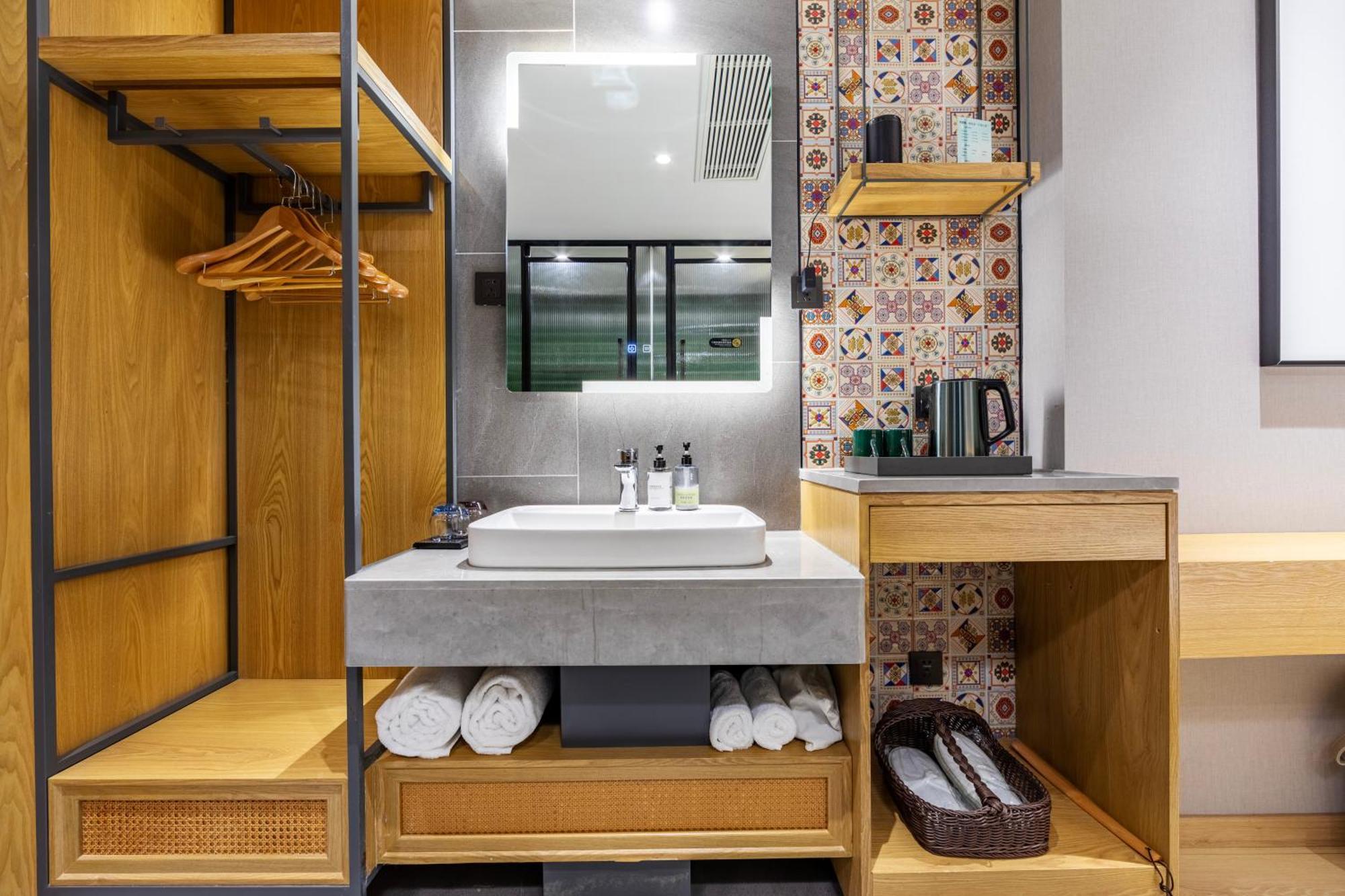 True Go Hotel - Shanghai Jing'An Temple Nanjing West Road Extérieur photo